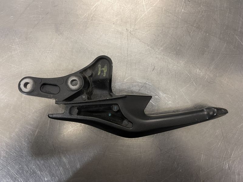 Honda CBR 125 2012 Håndak passasjer bak høyre 