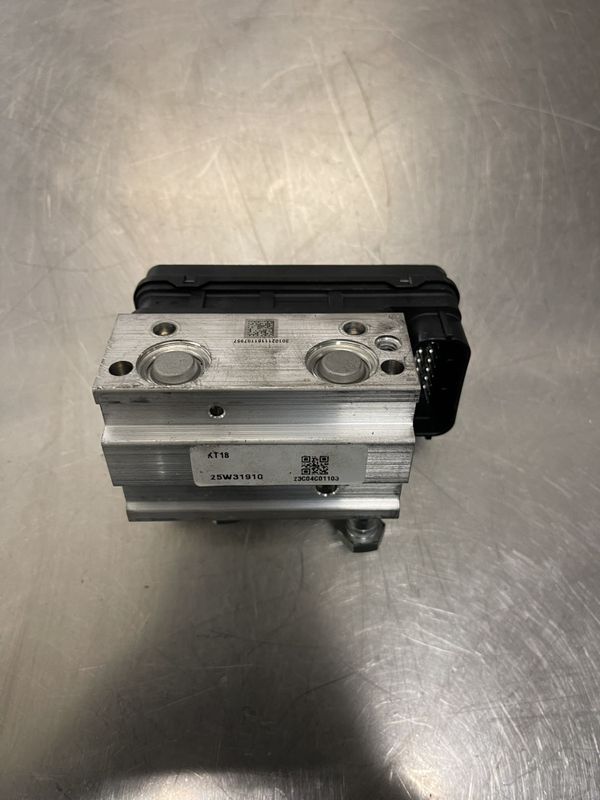 Husqvarna Svartpilen 401 2023 ABS Pumpe 
