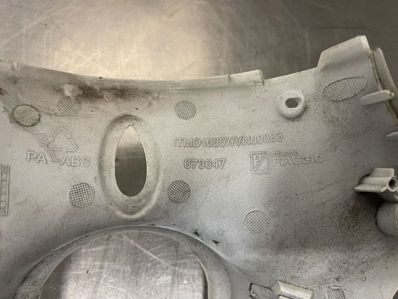 Vespa Primavera 50 Frontlyktdeksel nedre 