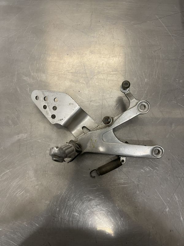 Yamaha R6 1999 Fotviler m/brakett høyre fører