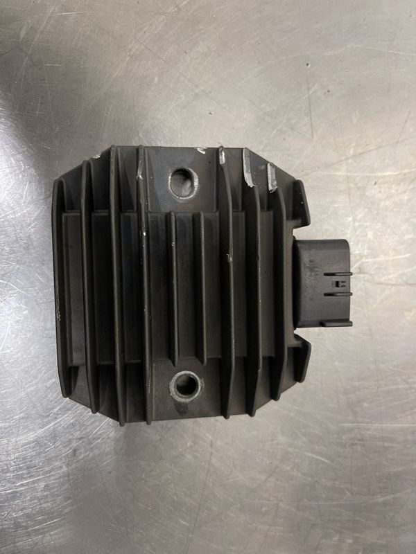 Kawasaki Z125 2024 Spenningsregulator