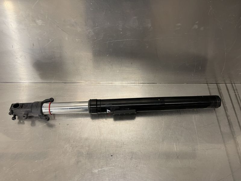Husqvarna Svartpilen 401 2023 Gaffelbein høyre