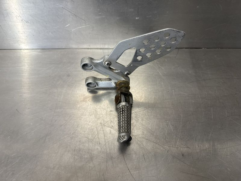 Suzuki GSXR 600 2005 K5 Fothviler m/brakett venstre