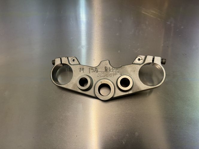 Hovedbilde KTM Duke 125 2014 Styrekrone øvre 