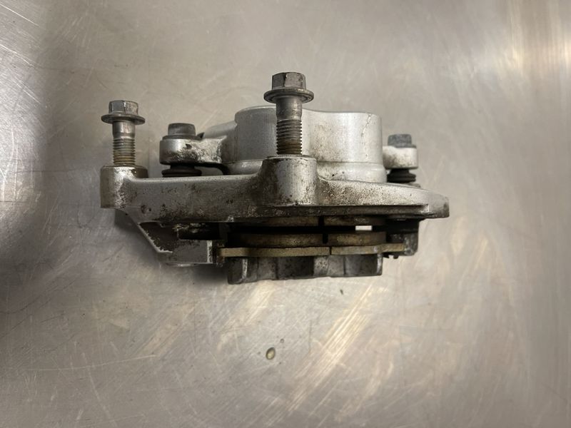 Yamaha XVS1100 Dragstar 2001 Bremsecaliper foran venstre 