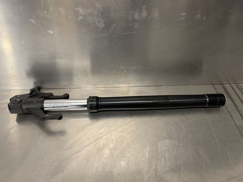 Yamaha MT125 2020-2025 Gaffelbein venstre
